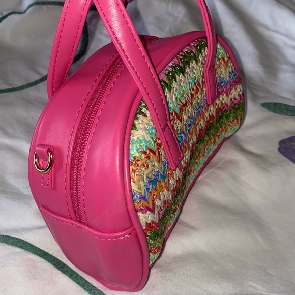 A link multi colored purse to set off any look you have 💗 just very cute - Picture 3 of 4